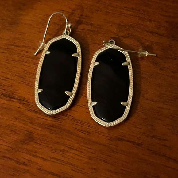 Kendra Scott Dani earrings and Tassel Necklace Set!  Black and Gold - Picture 5 of 9